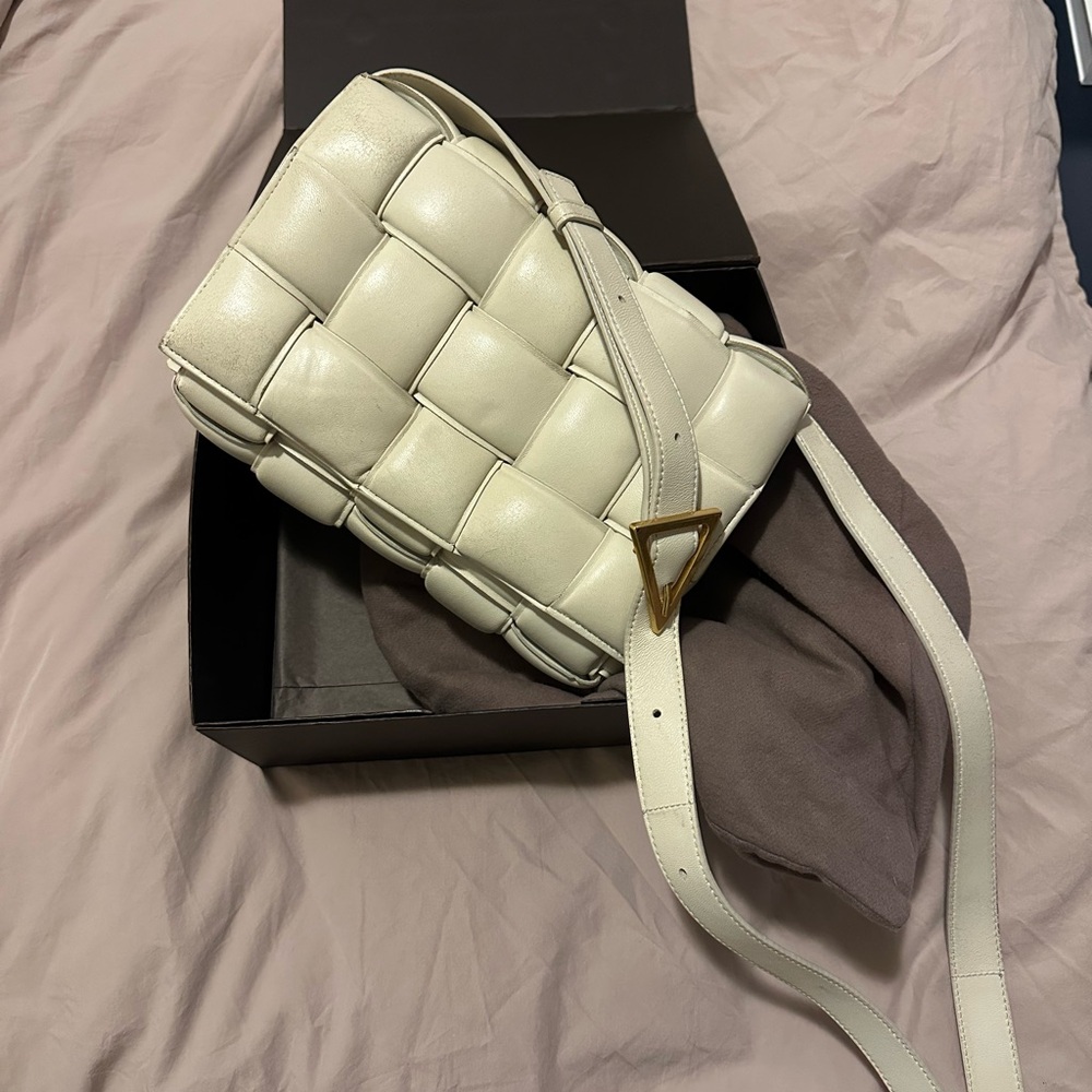 Bottega Veneta - Cassette medium padded intrecciato leather shoulder bag